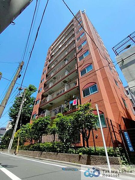 東武東上線「大山」駅から徒歩約7分。2路線3駅利用可能で交通アクセス便利なロケーション。周辺に生活便利な施設が充実。