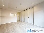 わが家にいる時間を、もっと自分らしく深めたくなる、居心地の良い空間です。ひとり静かに読書や趣味に没頭できそう。