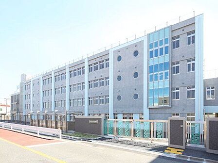 川口市立幸並中学校 徒歩22分。 1760m