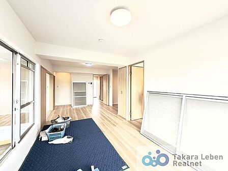 家族だけのプライベートタイムを心地よく過ごせるリビング空間。住まう方のライフスタイルを尊重し、オンリーワンの空間を創り出します。