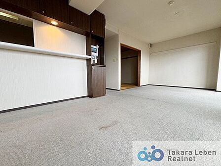 毎日のお食事やティータイム、読書やお昼寝など、なんでも受け入れてくれる自由で心地良いリビング。プライベートタイムの満足感を大きく高められる空間です。