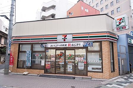 セブンイレブン板橋区役所駅東店 徒歩2分。 180m