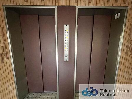 お買い物でたくさんの荷物を持っている時や、仕事でクタクタに疲れている時など、階段で1段ずつ上がるのは大変。そんな時にも便利なエレベーター付きの物件です。