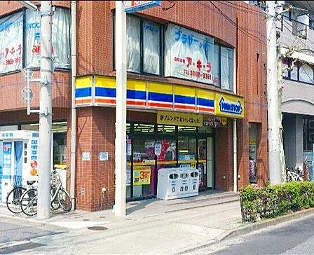 ミニストップ板橋本町駅前店 徒歩4分。 270m