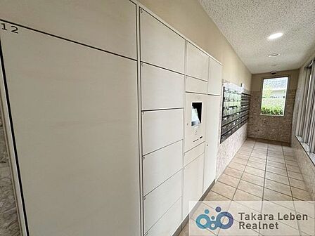 不在時の荷物の受け取りに便利な宅配ボックス。再配達依頼時の休日の時間の拘束から解放されます。