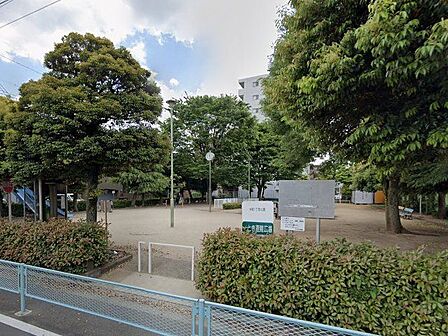 仲町1丁目公園 徒歩2分。 130m