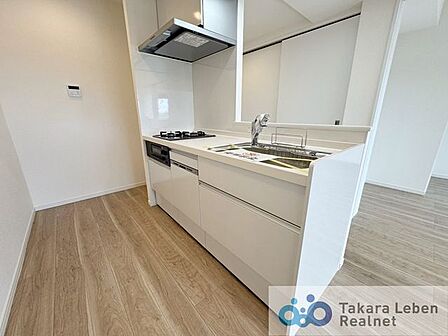 ご夫婦やご家族で並んでお料理ができるよう十分なスペースを確保しました。