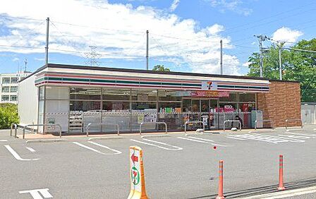 セブンイレブンさいたま島小学校前店 徒歩1分。 30m