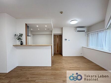 家族だけのプライベートタイムを心地よく過ごせるリビング空間。住まう方のライフスタイルを尊重し、オンリーワンの空間を創り出します。
