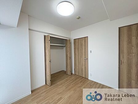 約4.9帖の洋室です。