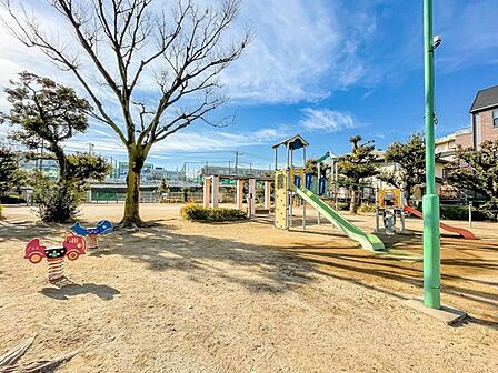 本町1丁目広場遊園 徒歩13分。 990m