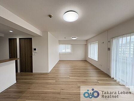 家族だけのプライベートタイムを心地よく過ごせるリビング空間。住まう方のライフスタイルを尊重し、オンリーワンの空間を創り出します。