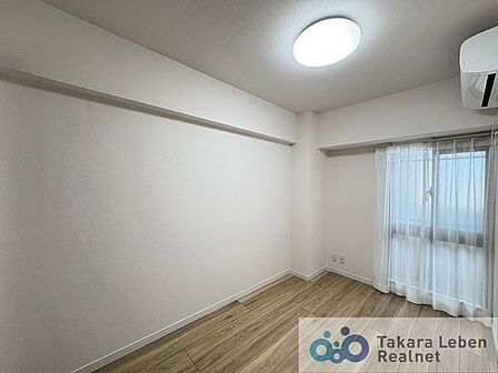約4.4帖の洋室です。