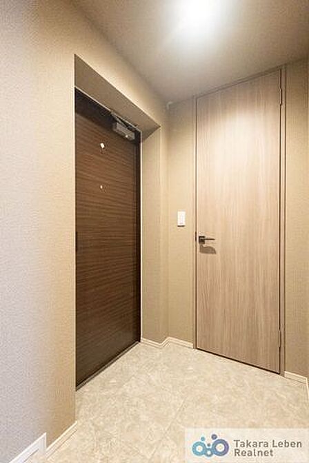 落ち着いた雰囲気の玄関は大切なお客様を迎えるのに最適です。毎日の外出や帰宅の際にも気持ちを落ち着かせてくれる空間になりそうですね。