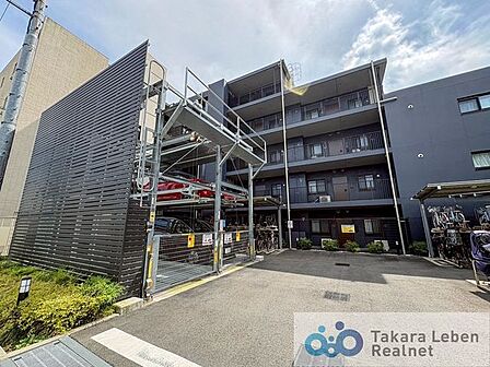 共用部分の駐車場、駐輪場の様子です。ご利用には使用細則がございます。