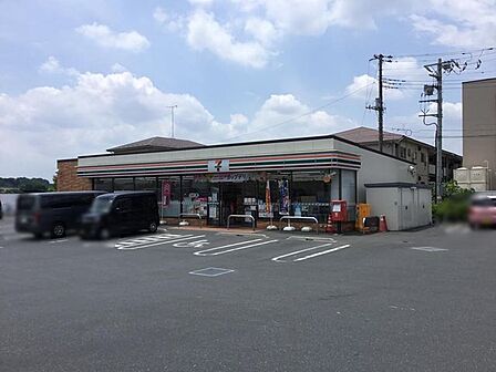 セブンイレブン朝霞浜崎4丁目店 徒歩6分。 450m
