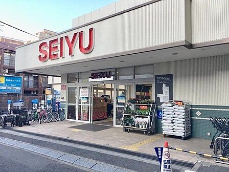 西友桜台店 徒歩6分。 400m