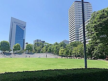 川口西公園 徒歩10分。 760m