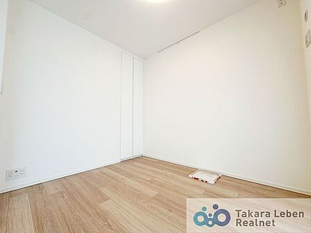 洋室約5.0帖。生活スタイルに合わせて自由に使える洋室。無駄のない間取りでプライベート空間を確保できます。