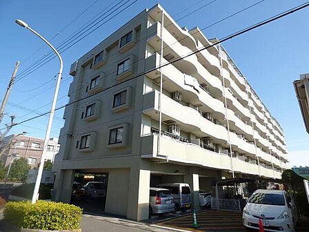 JR武蔵野線【東川口】駅徒歩11分、住宅地のオートロック付きマンションです。
