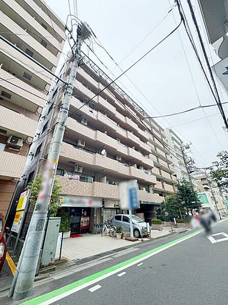 街並みに馴染むシンプルで端正なフォルム。管理体制良好。暮らしやすい環境で安心してお住まいになれます。