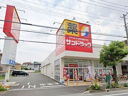 サンドラッグ西青木店 徒歩8分。 590m