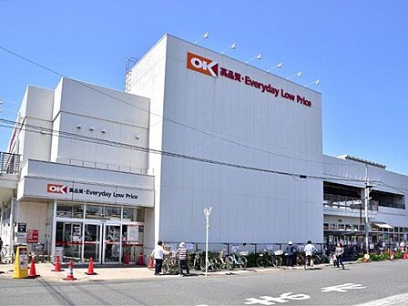 オーケー川口末広店 徒歩9分。 650m