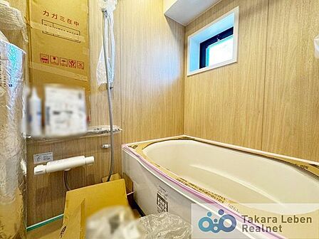 バス（内装工事中）