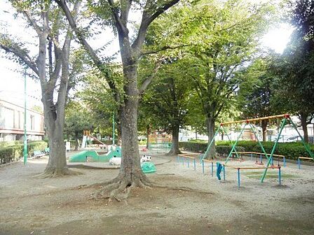 中青木公園 徒歩4分。 320m