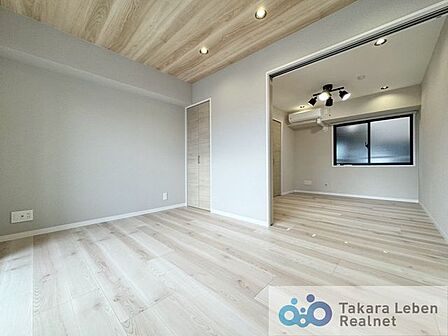 毎日のお食事やティータイム、読書やお昼寝など、なんでも受け入れてくれる自由で心地良いリビング。プライベートタイムの満足感を大きく高められる空間です。