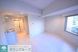 ART APARTMENT IN Ootaka-no-Mori 304 3階ワンルームのリビング/ダイニング