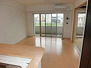 エアコン完備の14.3帖のリビングです