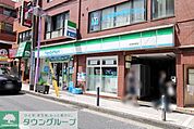 ファミリーマート 日吉駅前店 徒歩3分。 210m
