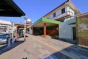 高坂駅 239m
