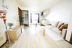 フンデルトヴァッサーふじみ野 305 3階2LDKのリビング/ダイニング