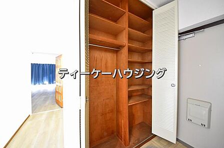 収納力たっぷり。ゆとりのシューズボックスにはママのブーツもラクラク入ります。