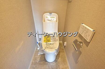 温水洗浄機能付き便座を標準装備。清潔で快適な空間を演出します。 