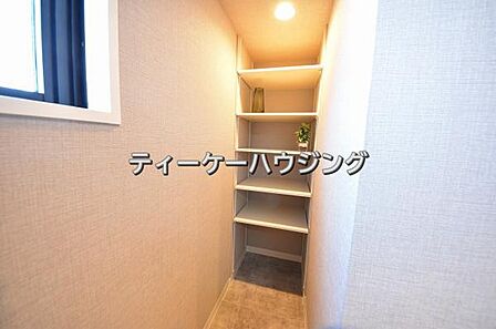 洗面所に収納があると助かりますよね。