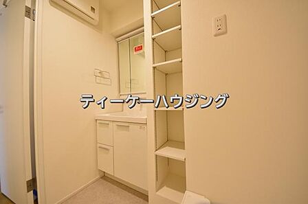 洗面所に収納があると助かりますよね。