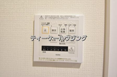 浴室暖房乾燥機がバスルーム内を換気して、カビの発生を抑えます。お洗濯物もよく乾きます。