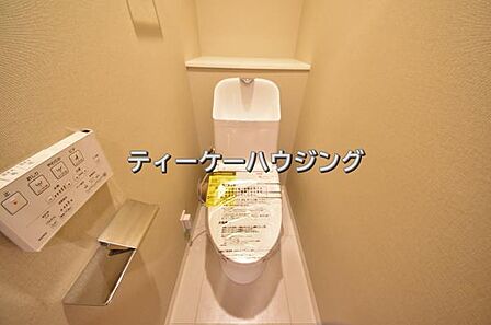 温水洗浄機能付き便座を標準装備。清潔で快適な空間を演出します。