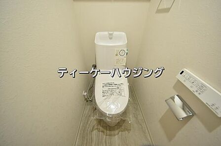温水洗浄機能付き便座を標準装備。清潔で快適な空間を演出します。