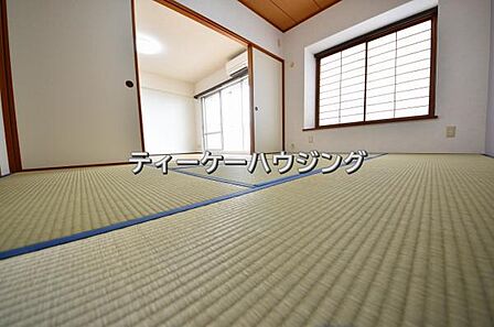 南に面した和室は採光、通風に優れた心地よい空間です。