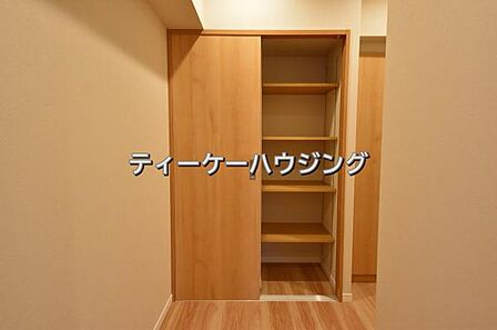 廊下に収納があると助かりますよね。