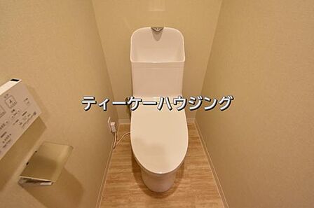 温水洗浄機能付き便座を標準装備。清潔で快適な空間を演出します。