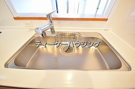 家族と触れ合いを大切にできる対面キッチンです。浄水器付きです。