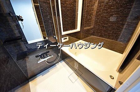 お子さんと一緒でもゆとりな広さです。快適・清潔な空間で心も体もオフになる時間を楽しんでみませんか。