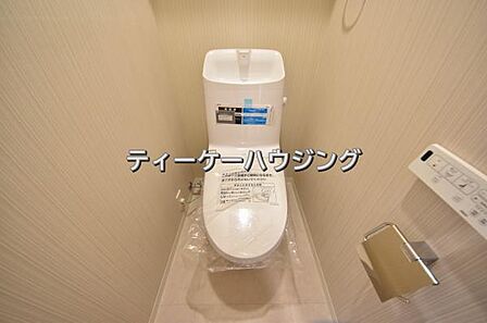 温水洗浄機能付き便座を標準装備。清潔で快適な空間を演出します。