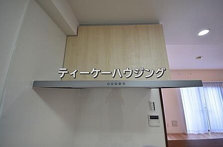 お掃除しやすくいつまでも清潔にお使いいただける手元ライト付き換気扇