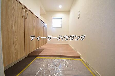 気持ちを整える場所でもある玄関。これなら、明るい気持ちで「いってきます」が言えそうですね。